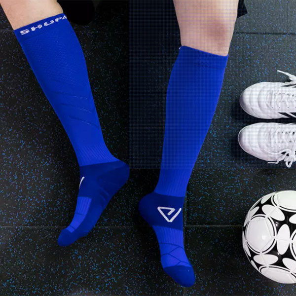 Dalla decorazione alla funzione: l'evoluzione storica della lunghezza della calza di calcio e il suo impatto sulla prestazione del giocatore